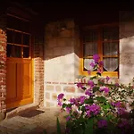 Liebevoll Renoviertes Als Teil Eines Kleinen Bauernhauses Mit Abgesc By Interhome Prázdninový dům